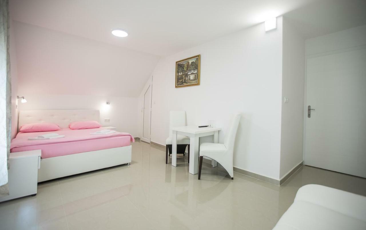 Pansion Kipovi Bed and Breakfast Tuzla Buitenkant foto